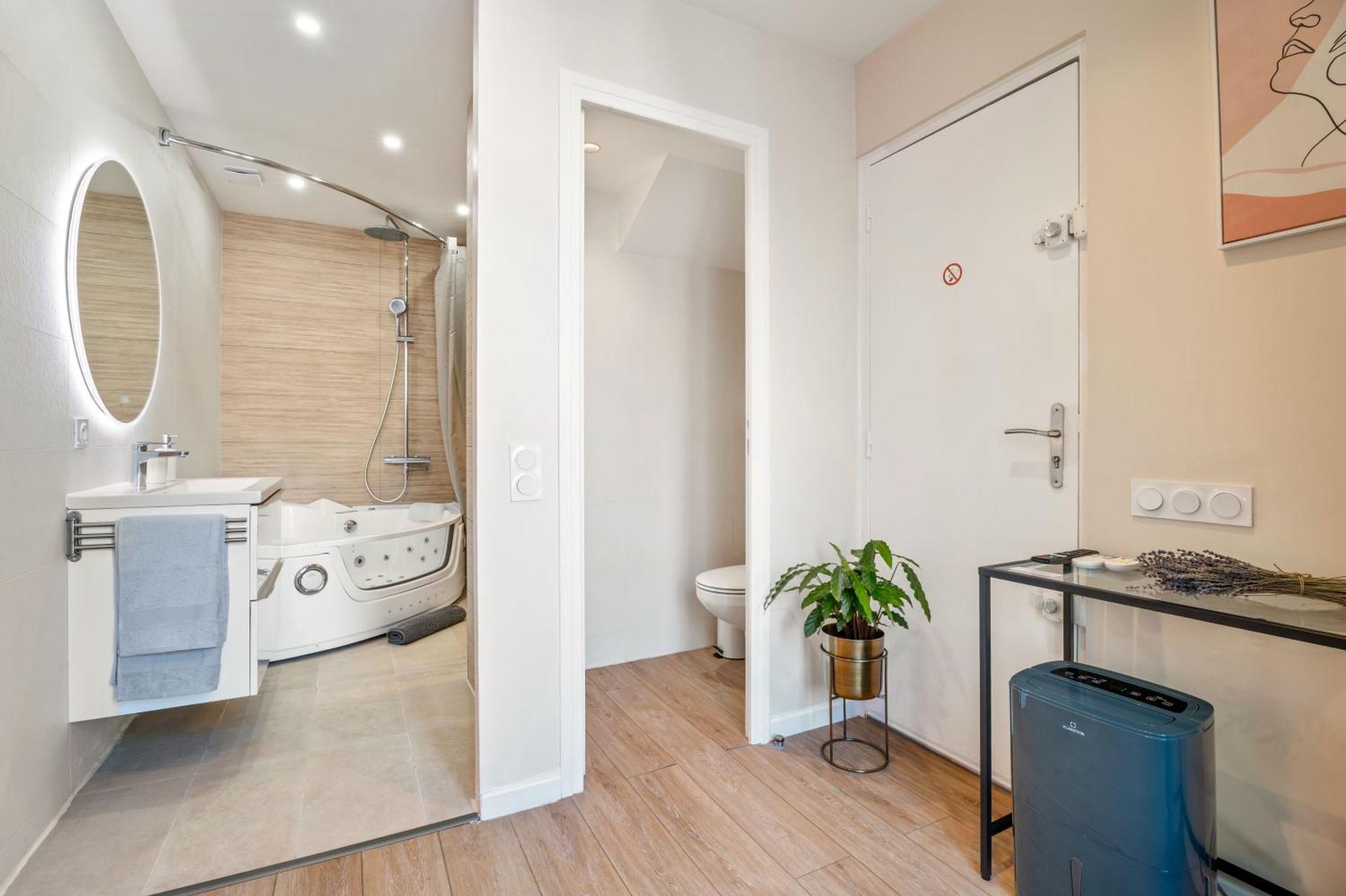 Nice Renting - Love Room Massena - Luxe Room - Jacuzzi - Terrace - King Bed - Ac Экстерьер фото