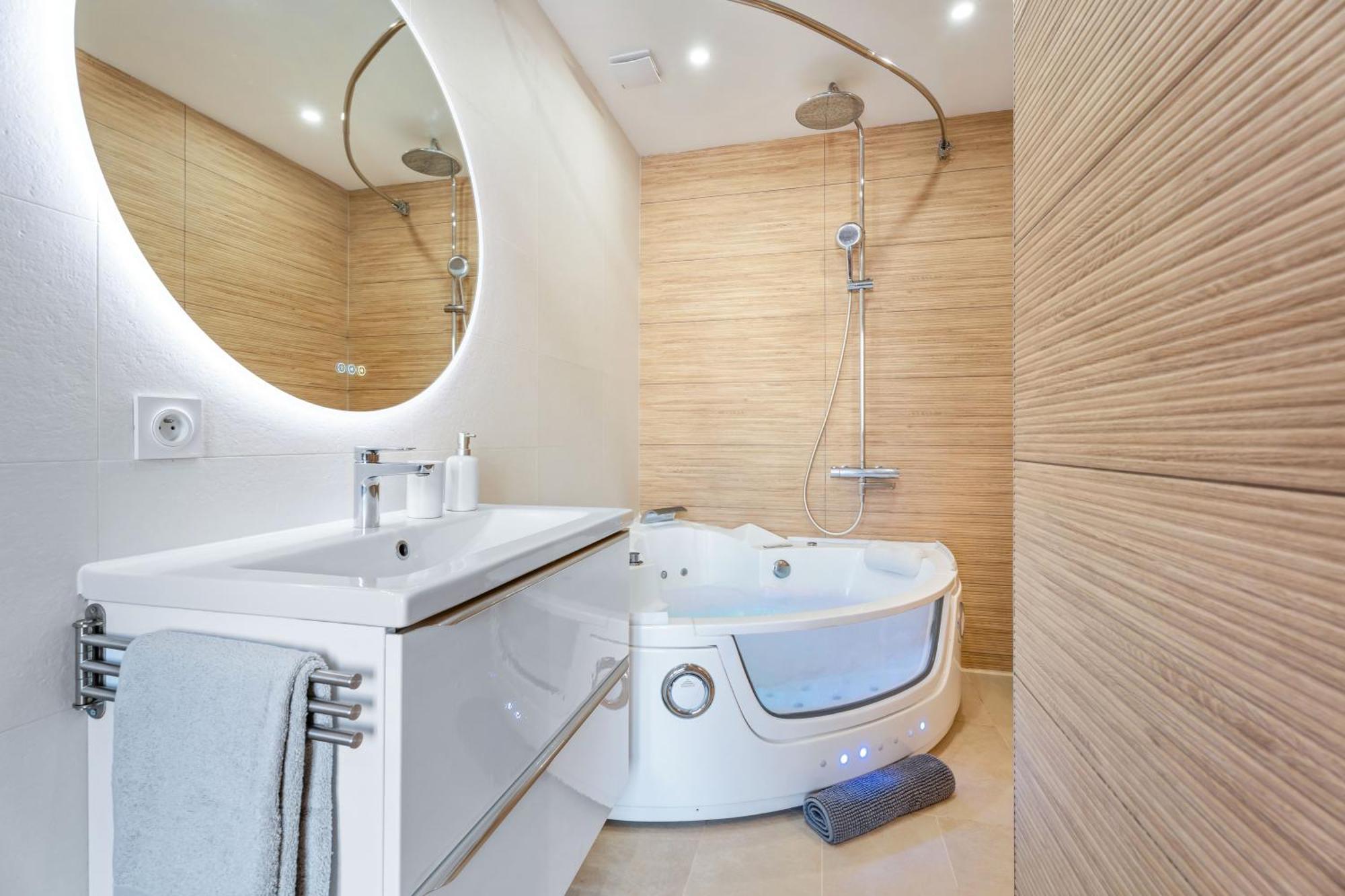 Nice Renting - Love Room Massena - Luxe Room - Jacuzzi - Terrace - King Bed - Ac Экстерьер фото